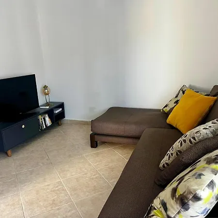 In A Complex With Pool And Perfect Location * סייד
